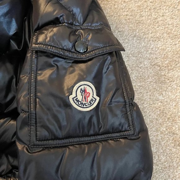 Men's Moncler Size L Black Down Jacket - Picture 7 of 7